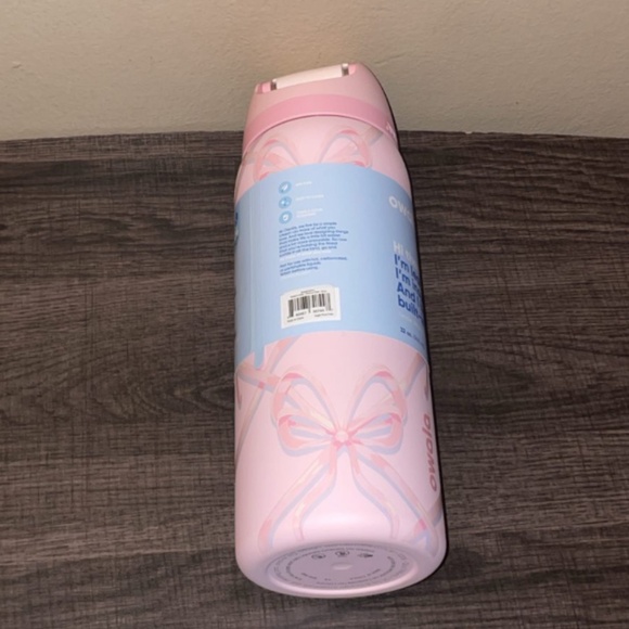 Owala 32 oz. FreeSip- Sugar Plum Fairy - Holiday Collection (sold out online) - Picture 4 of 5